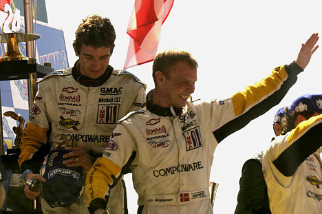 Magnussen og Oliver Gavin (til venstre) fra sejrspodiet på Le Mans 2005.